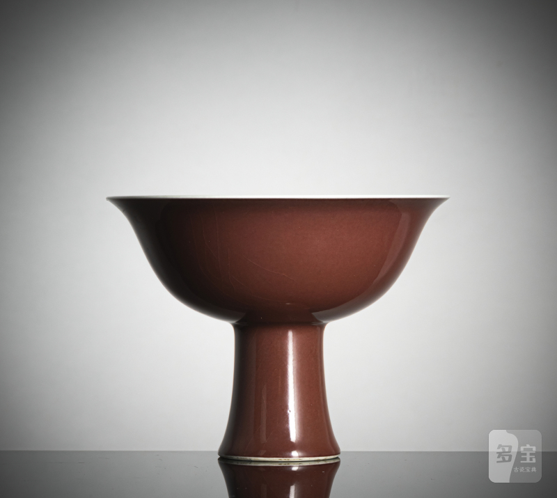 A copper-red glazed porcelain 'stemcup' with anhua decoration of dragons inside - 图2